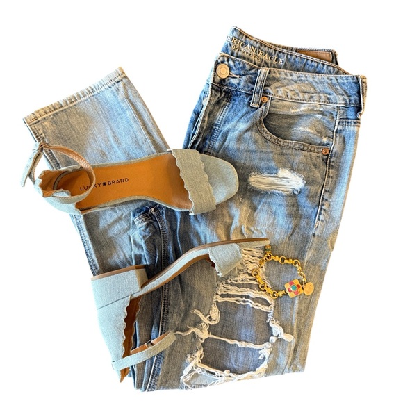 Lucky Brand Scalloped Light Blue Denim Block Heel Sandals - Picture 2 of 6